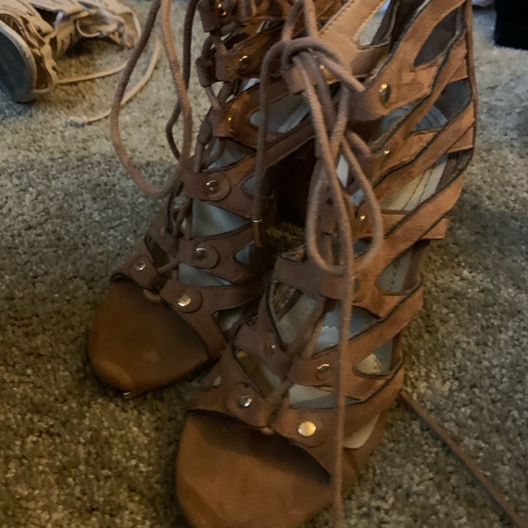 Heels - Picture 2 of 2